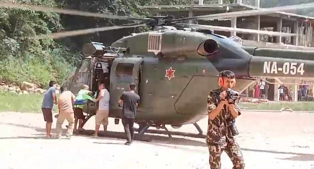 दुई जना गर्भवतिको हेलिकप्टरबाट उद्धार