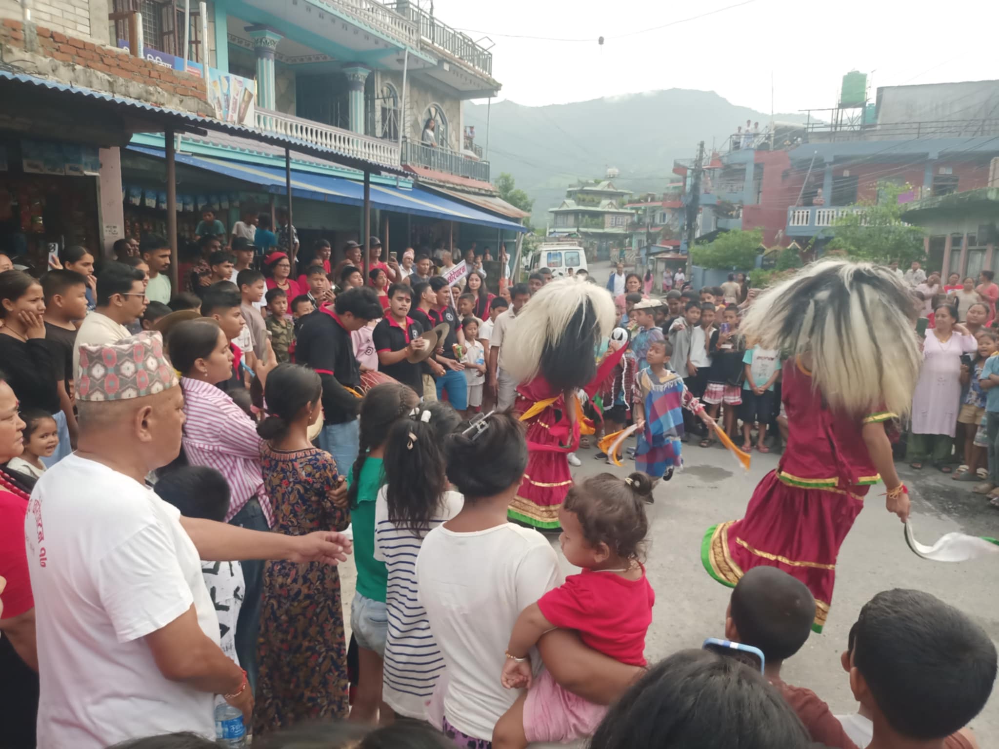 छोरेपाटन क्षेत्रमा लाखे नाच प्रदर्शन 