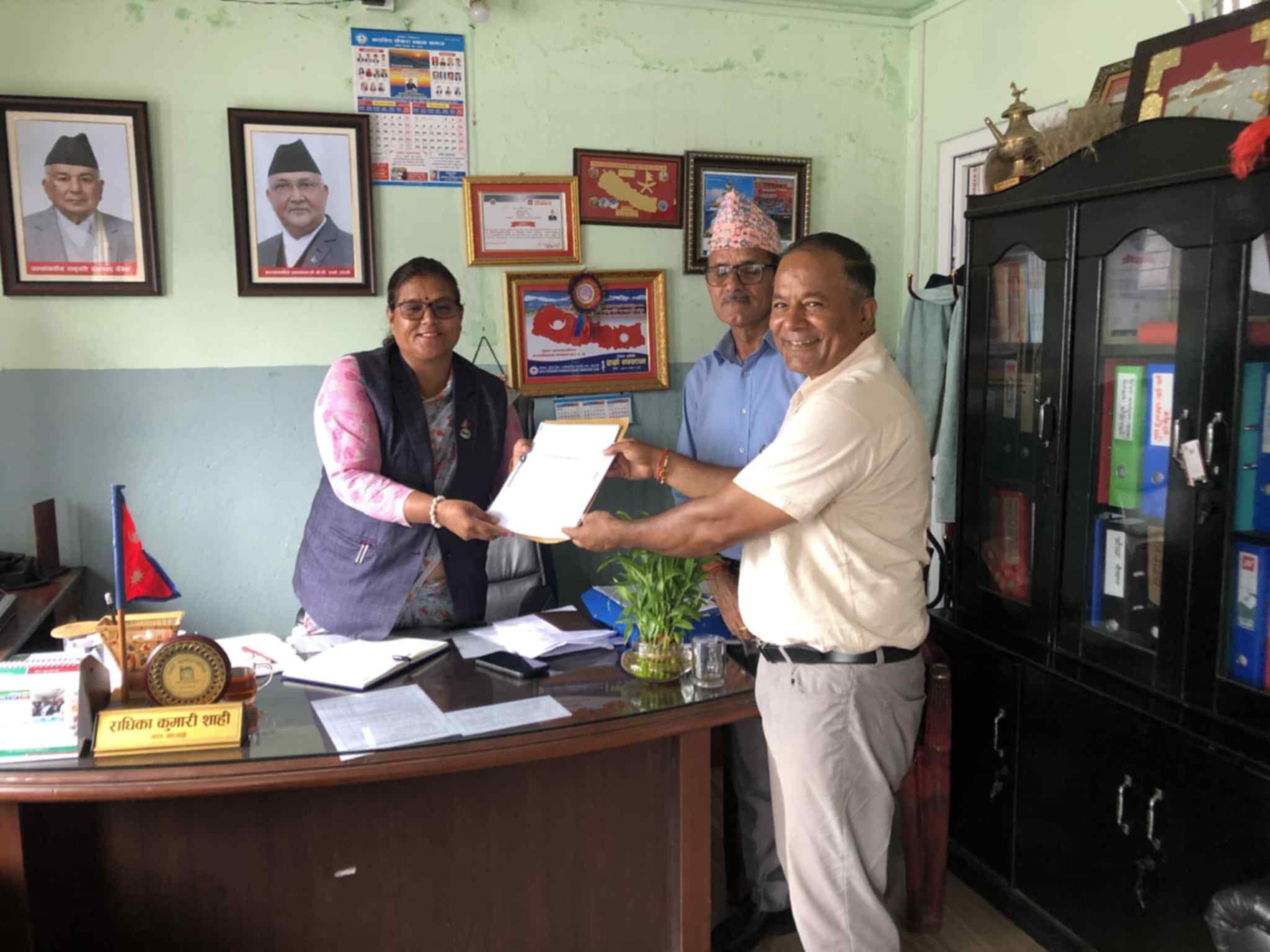 सार्वजनिक बाटो खुलाउन स्थानीयद्वारा वडासमक्ष आग्रह (कागजातसहित)