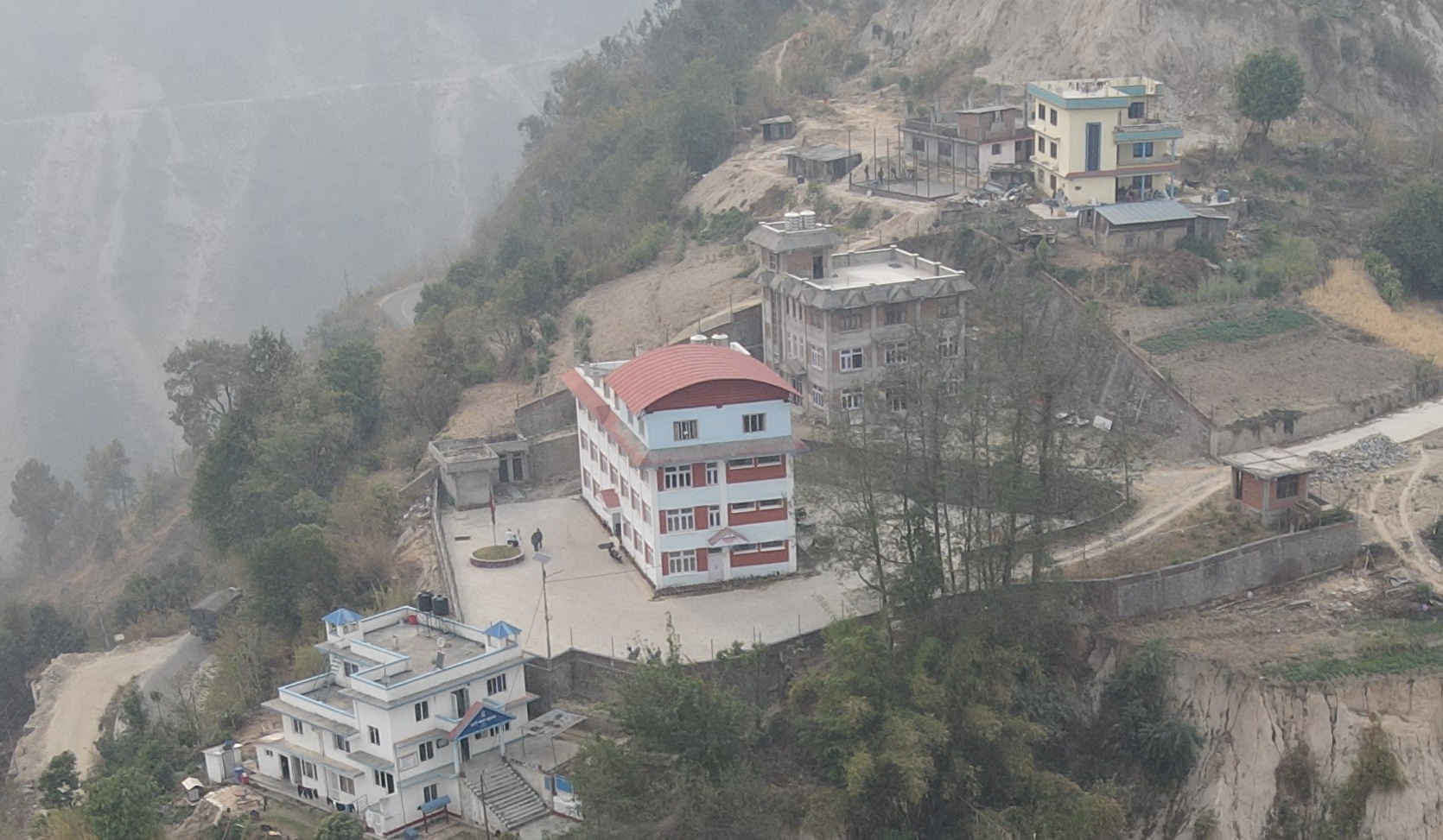 राष्ट्र पुनर्निर्माणको अभियानमा बागमती गाउँपालिकाका कर्मचारी