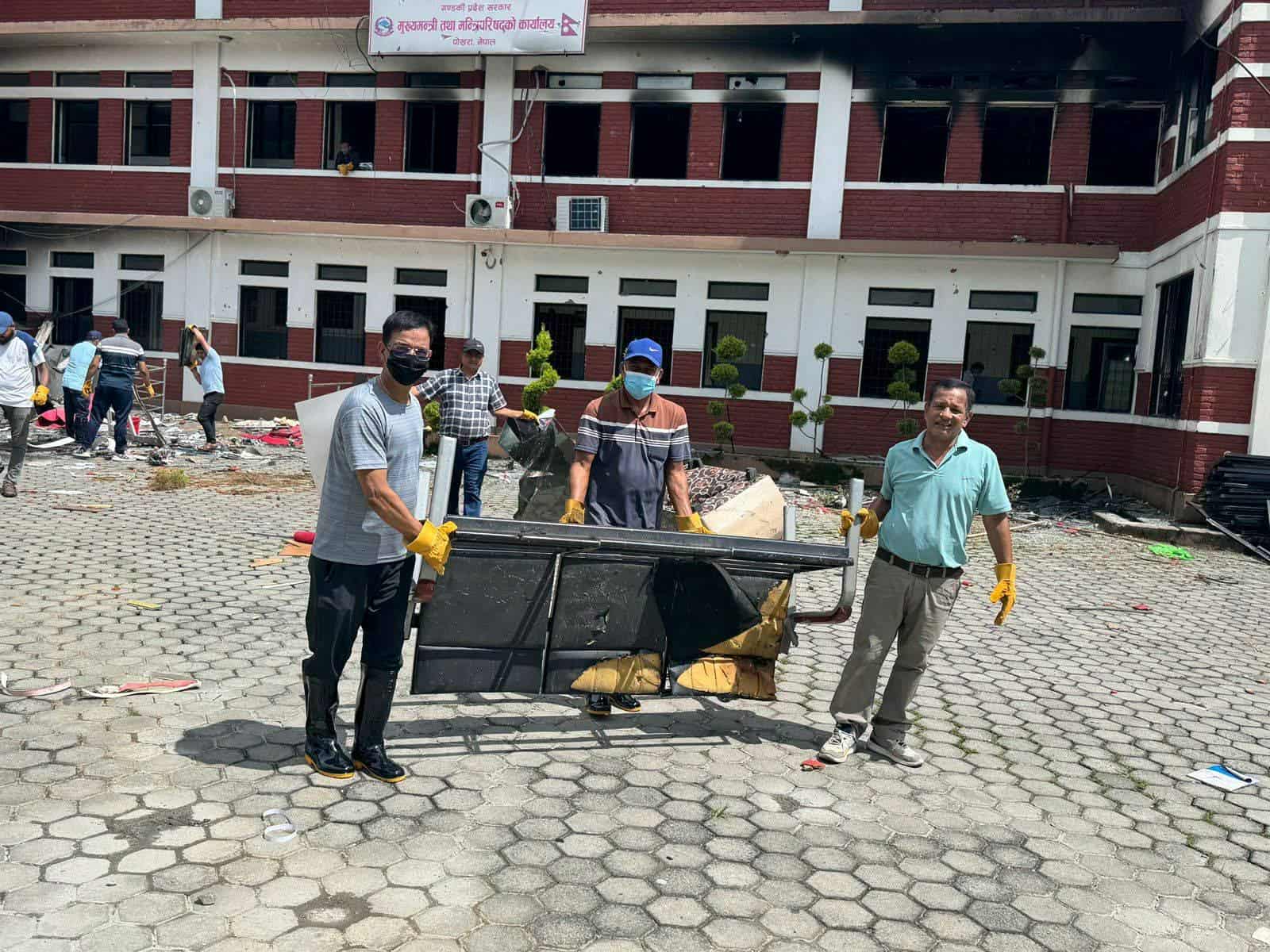 तोडफोड र आगजनिले क्षतिग्रस्त कार्यालयहरू सरसफाई