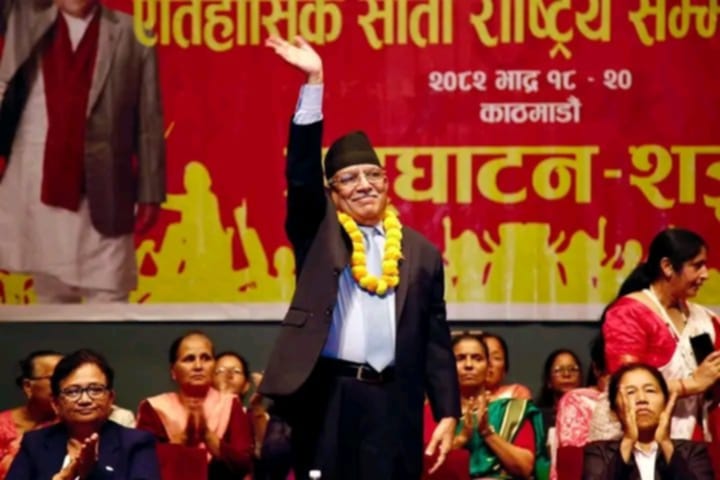 अहिलेको सरकार कांग्रेस-एमालेले होइन, बिचौलियाले चलाएको हो: प्रचण्ड