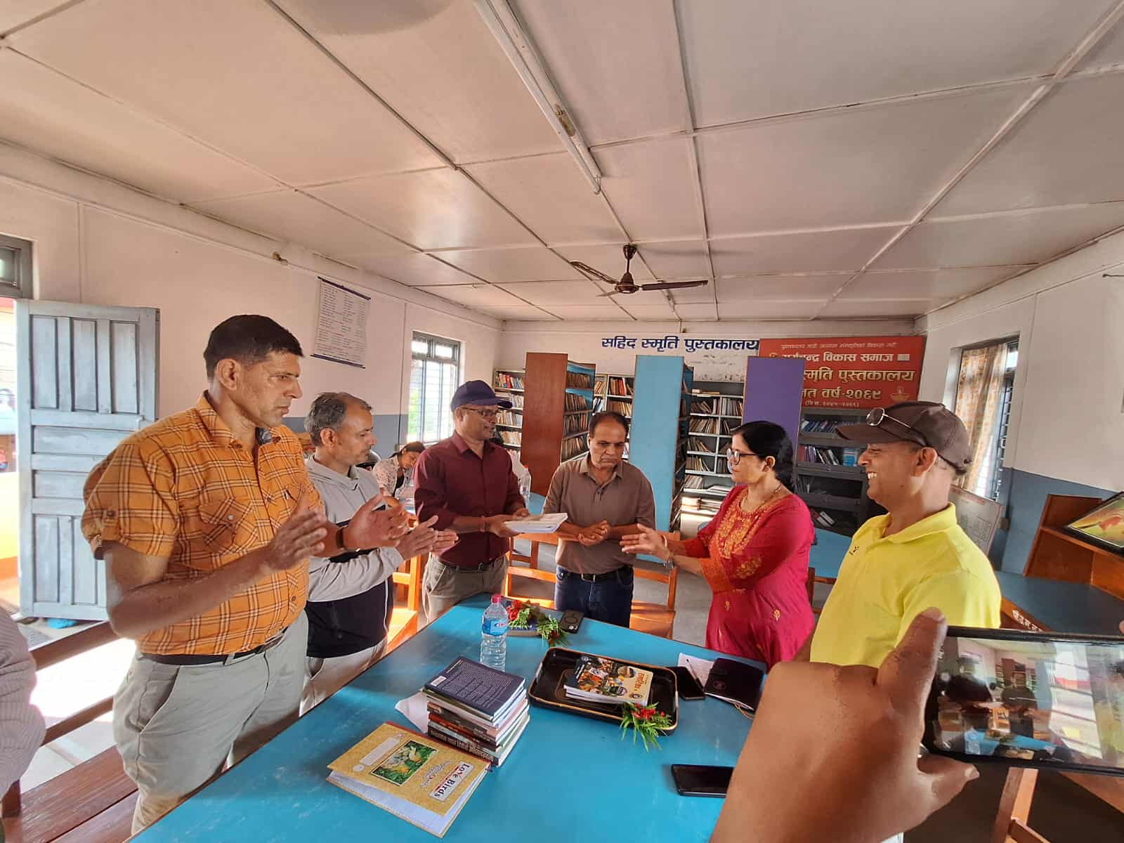 श्रष्टाहरूबिच परिचर्चा तथा पुस्तक प्रदान कार्यक्रम सम्पन्न