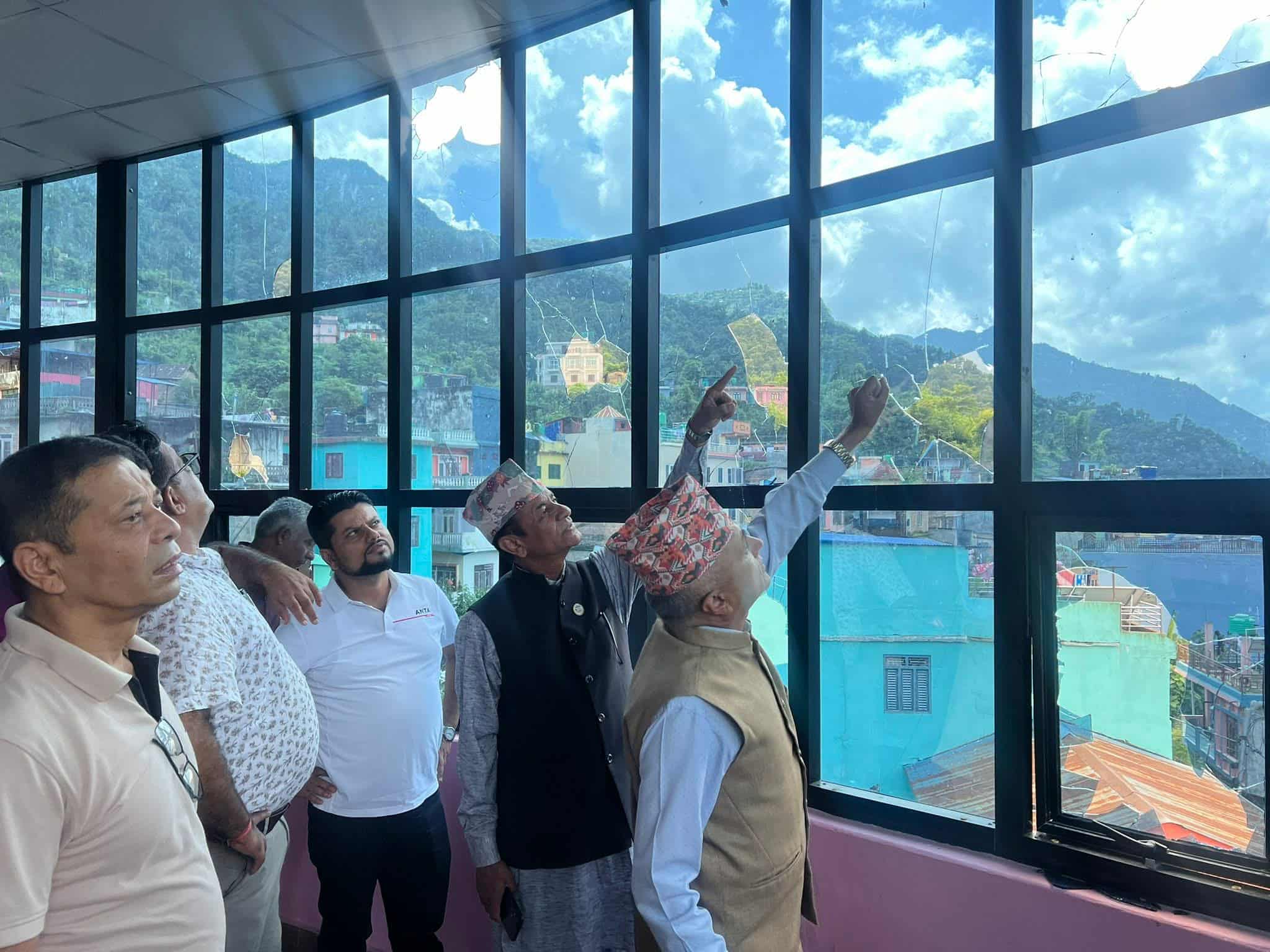 तोडफोड तथा आगजनी घटनाको एमालेका नेताद्वारा अवलोकन 