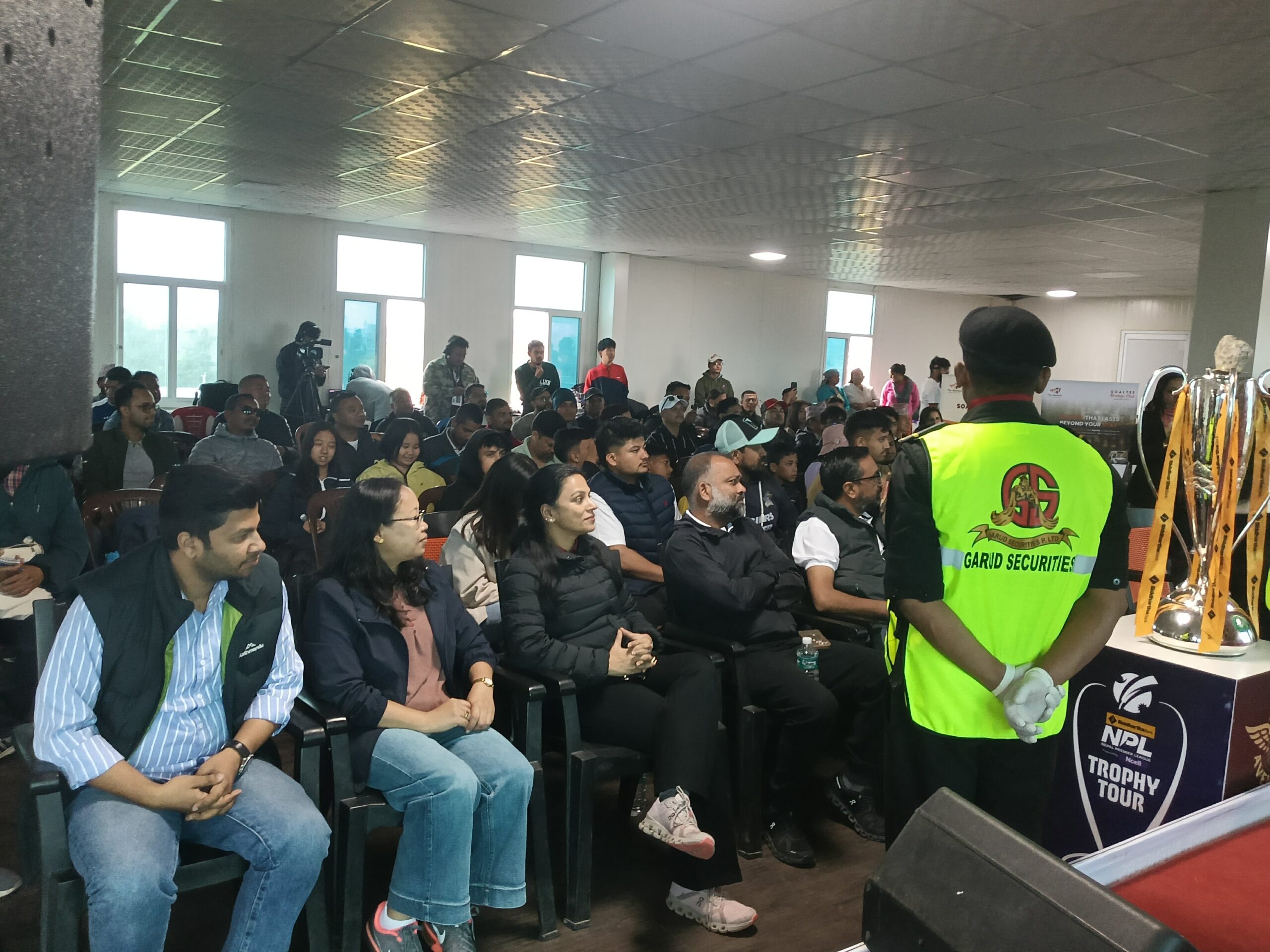 पोखरा एभेन्जर्सद्वारा एनपीएल ट्रफी सार्वजनिक