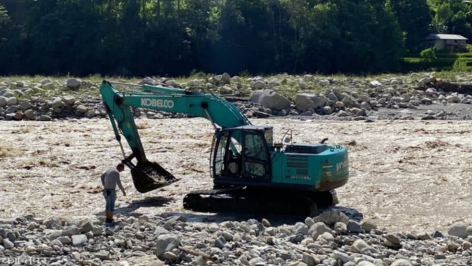 रोशी खोलाले बगाएको बीपी राजमार्ग ट्र्याक पुनर्निर्माण सुरु
