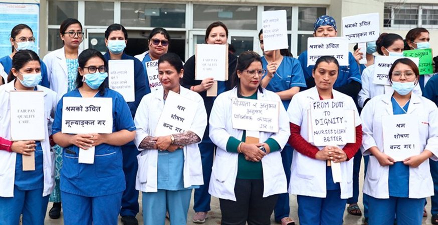 न्यूनतम सेवासुविधाको माग गर्दै नर्सहरू आन्दोलित्
