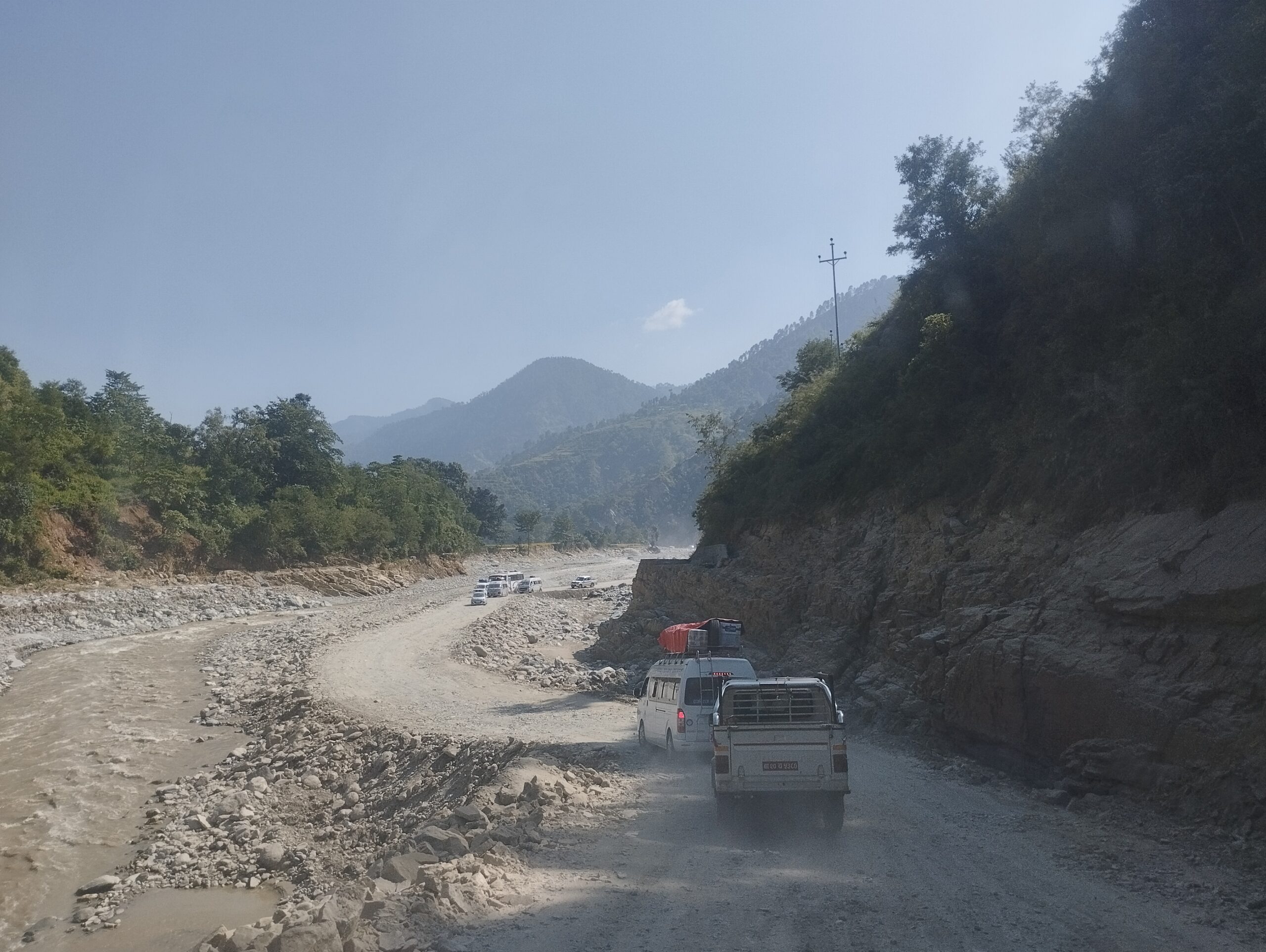 रोशी खोलाको बाढीपछि अवरुद्ध बीपी राजमार्ग पुनः सञ्चालन