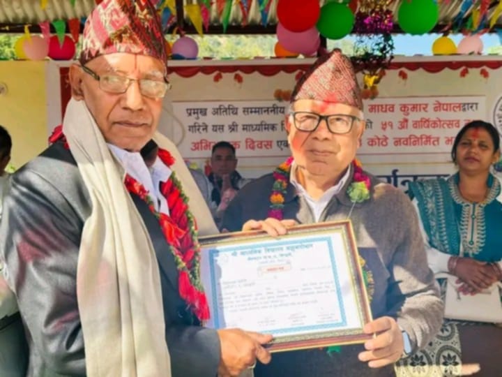 सङ्कटको निकासका लागि बामपन्थी एकतामा पूर्व प्रधानमन्त्री नेपालको जोड