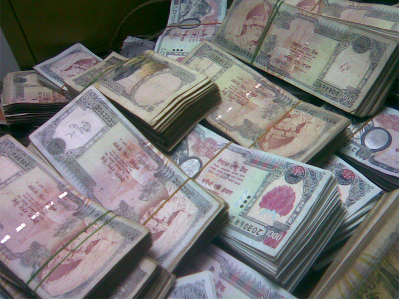 नेपाल एसबीआई बैङ्कबाट ३ करोड रुपियाँभन्दा बढी लुटपाट