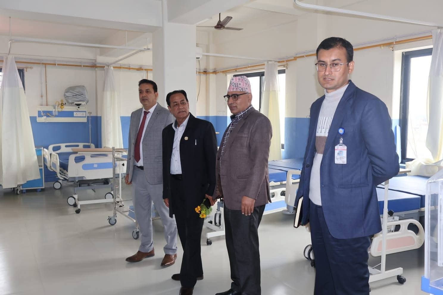 स्वास्थ्यमन्त्री पाठकद्वारा शिक्षण अस्पतालको अनुगमन