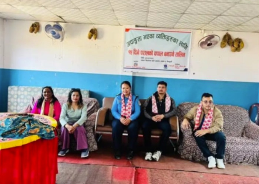 अपाङ्गता भएका व्यक्तिका लागि परालको चप्पल बनाउने तालिम सुरु