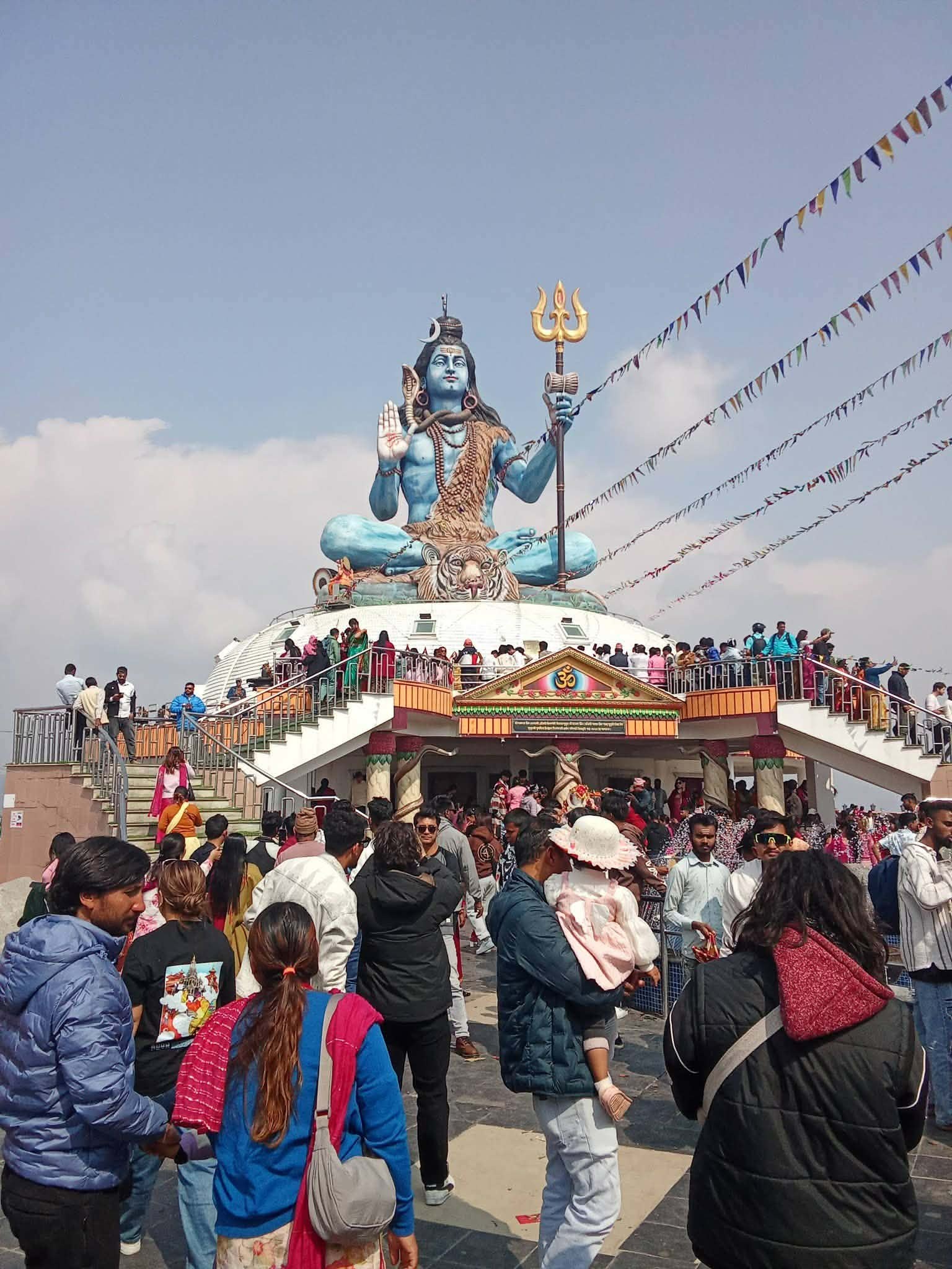 महाशिवरात्रिको अवसरमा पोखराका धार्मिक पीठमा भक्तजनको घुइँचो