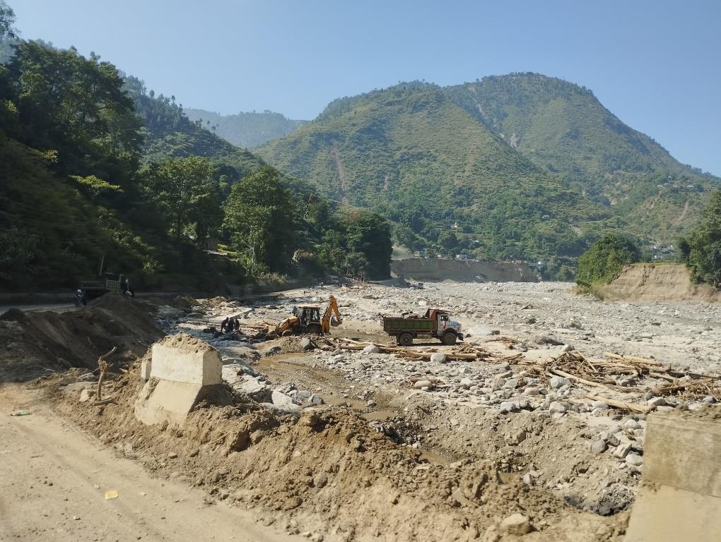 तटबन्ध निर्माणमा लापरवाही: काम रोकियो, पुनर्निर्माणको निर्देशन