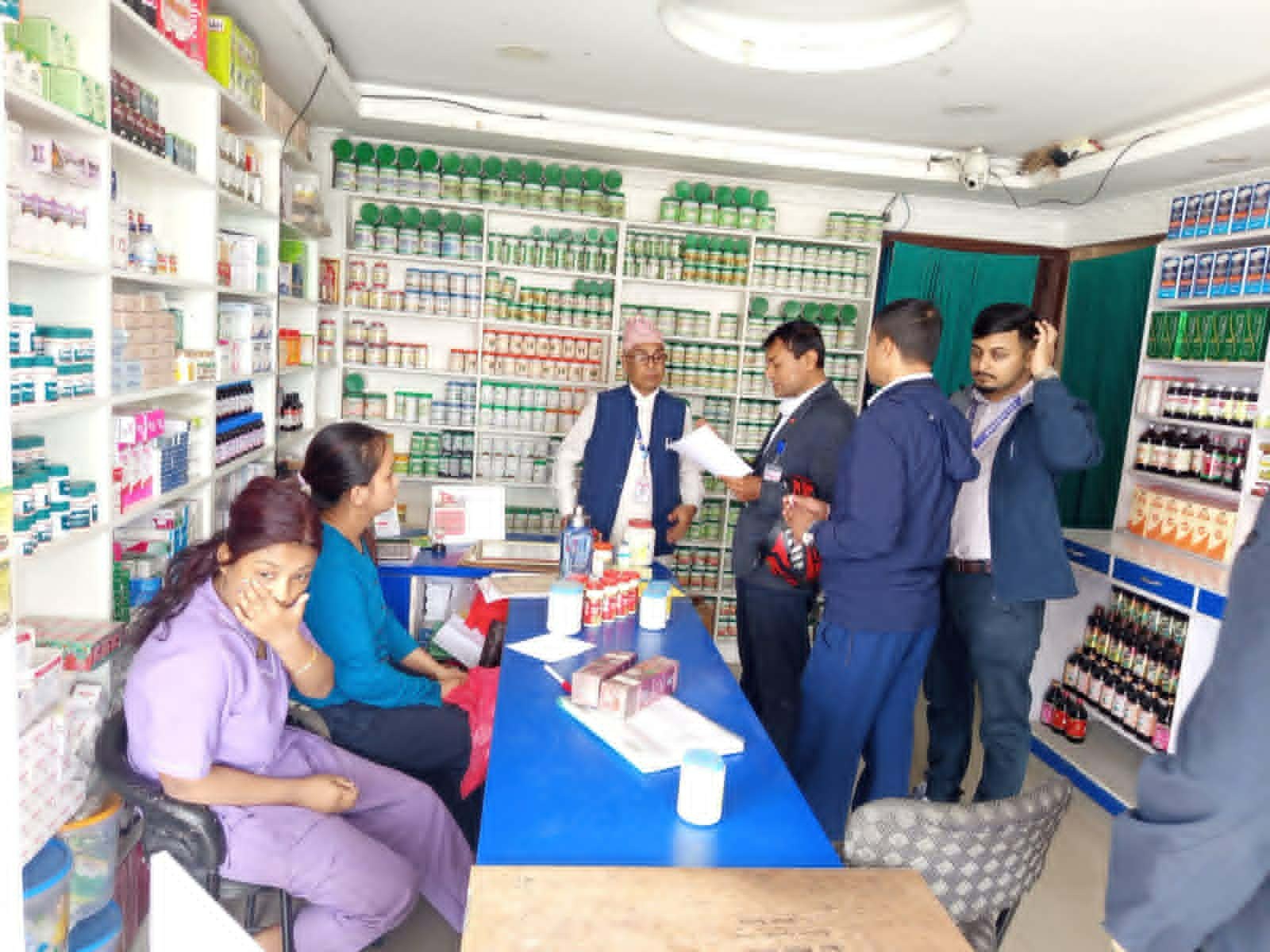 आयुर्वेदिक औषधि पसल अनुगमन तीव्र, सात व्यवसायलाई कारबाही