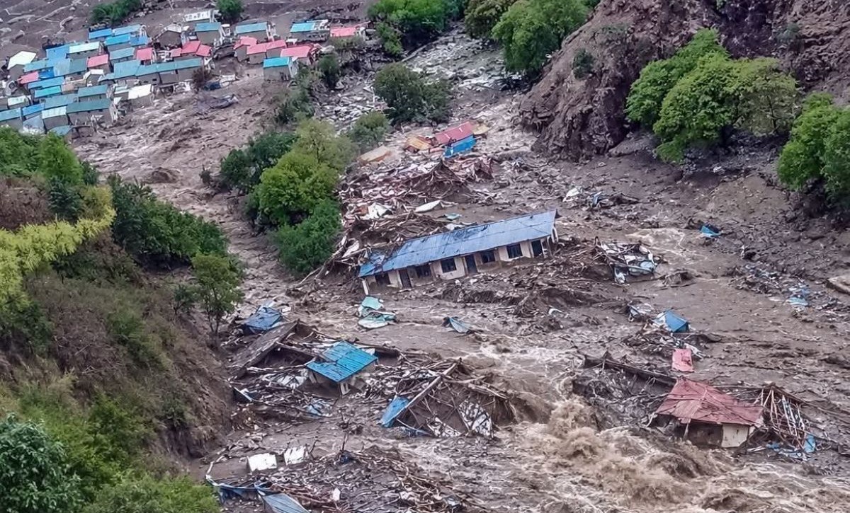 पहिरोले विद्यालय भवन, गोठ र खेतीयोग्य जमिनमा क्षति