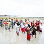 विद्यार्थीसँगै धान रोप्दै चुडाकवि स्मृति प्रतिष्ठानले मनायो राष्ट्रिय धान दिवस
