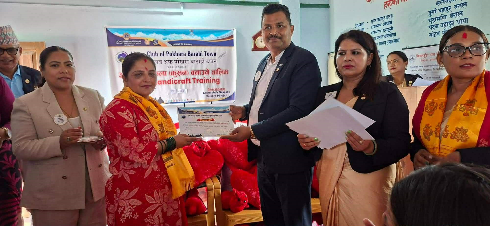 हस्तकला तालिमबाट १८ महिला लाभान्वित