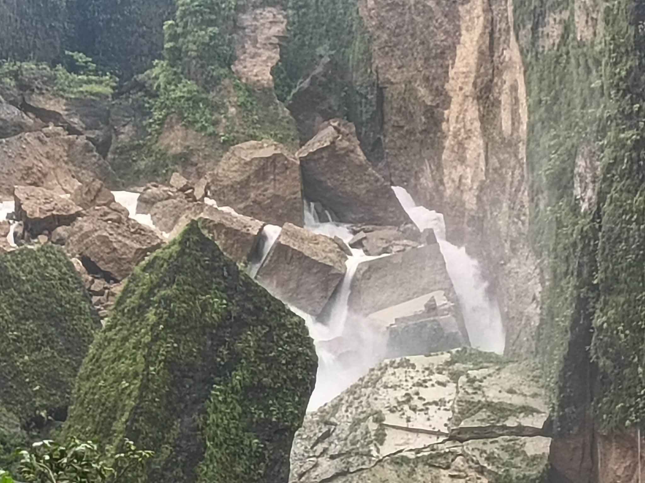 सेती नदी थुनिँदा पोखराको रातोपैह्रामा जोखिम, रात्रीकालीन सवारी सञ्चालनमा रोक