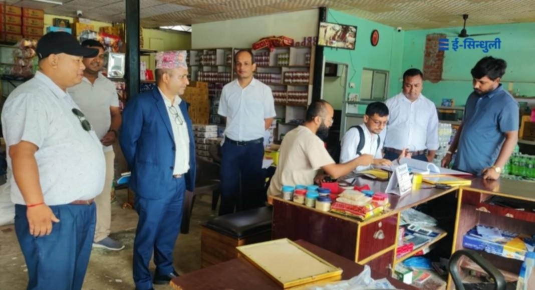 माढी बजारमा म्याद गुज्रिएका खाद्य सामग्री बरामद, दुई पसललाई जरिबाना