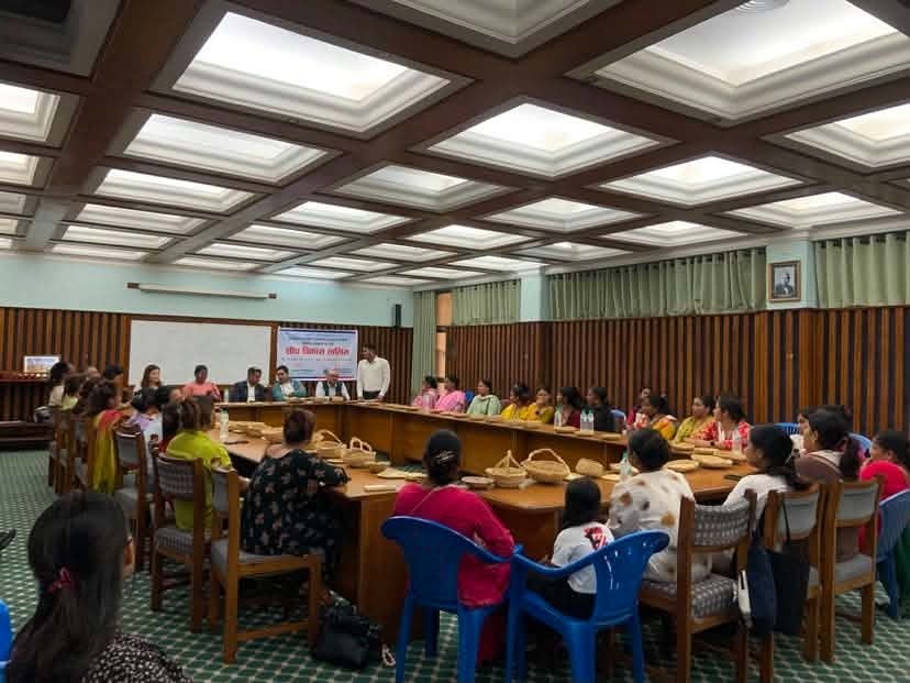 प्राकृतिक सामग्रीमा आधारित हस्तकला तालिमबाट ३४ महिला लाभान्वित