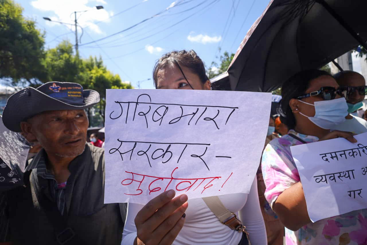 सुकुम्बासीको खबरदारी : ‘गरिबमारा सरकार मुर्दावाद !’