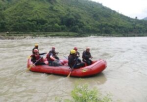 सुनकोसीमा खसेको कार र तीन बेपत्ता यात्रुको अवस्था अझै अज्ञात
