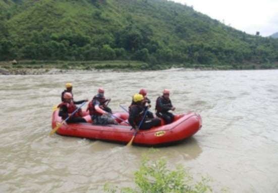 सुनकोसीमा खसेको कार र तीन बेपत्ता यात्रुको अवस्था अझै अज्ञात