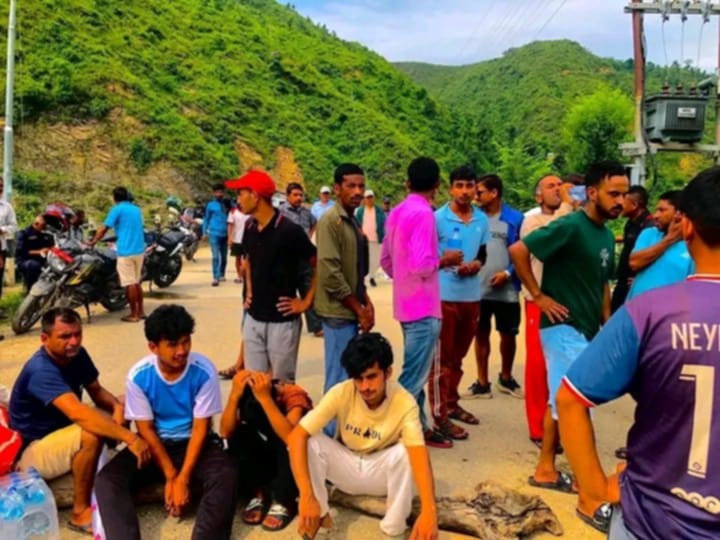 सुनकोशी दुर्घटनाका पीडितः क्षतिपूर्ति नपाए मध्यपहाडी लोकमार्ग बन्द  