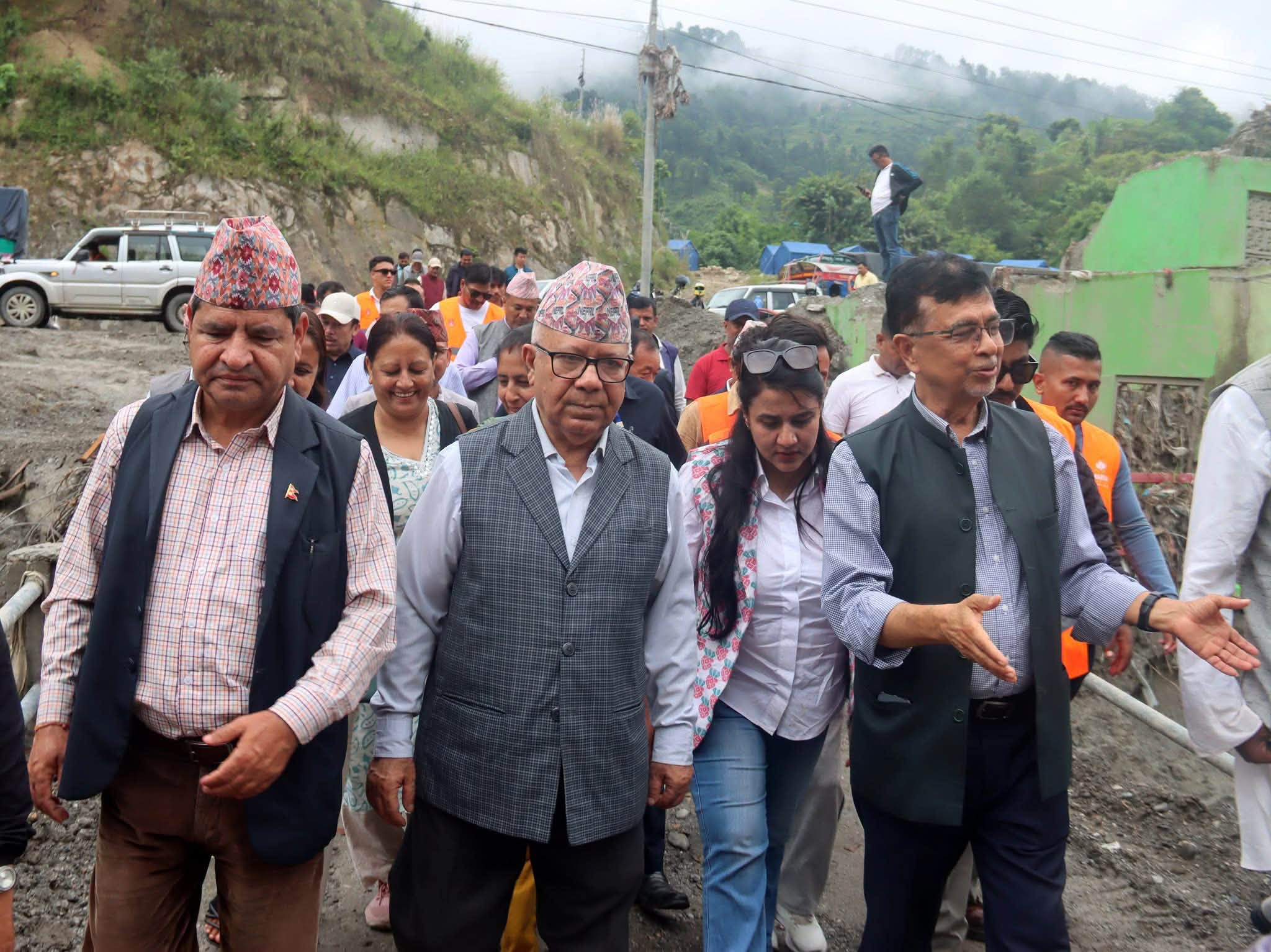 सुरक्षित भूगोल पहिचान गरी बाढी प्रभावितको पुनःस्थापना गर्न माधव नेपालको सुझाव