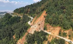 पहिरोमा खसेको एक थुप्रो ढुङ्‌गामा अड्किएको हाम्रो चेतनास्तर  !