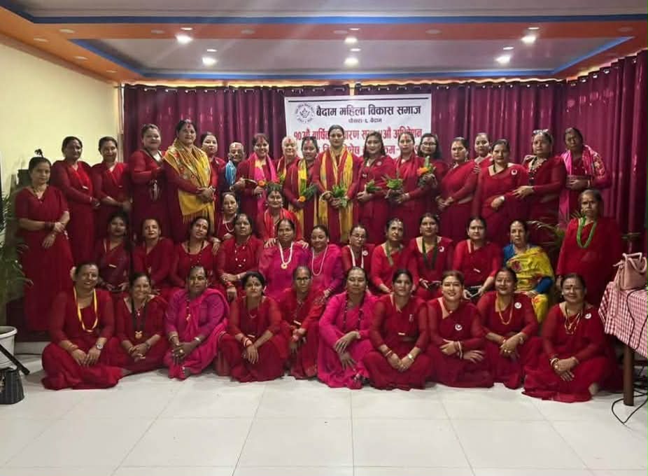 भोटेकोशी बाढी प्रभावितका लागि पोखराका आमा समूहको सहयोग