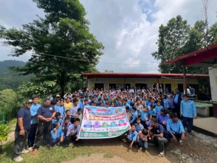 संविधान दिवसमा बहिरा विद्यार्थीलाई शैक्षिक सामग्रीदेखि स्वास्थ्य सेवा