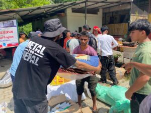 भोटेकोशी बाढीपीडितका लागि कर्मफ्लाइट्स फाउन्डेसनको सहयोग
