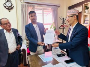 टाहाखेल-टीकाभैरब खण्डमा पहिरोले अवरुद्ध सडक खुलाउन एमालेको माग