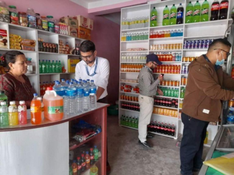 सिन्धुलीमा म्याद गुज्रिएका खाद्य सामग्री नष्ट, चार व्यवसायीलाई जरिबाना